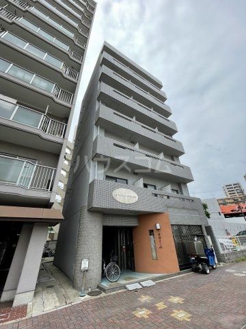名古屋市東区芳野のマンションの建物外観