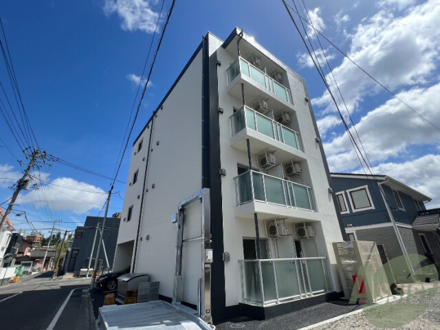 【仙台市青葉区霊屋下のマンションの建物外観】