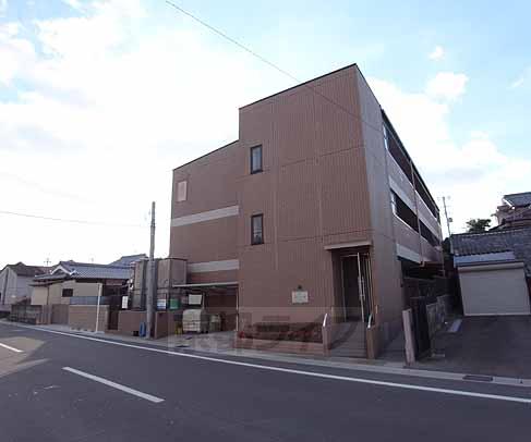 宇治市槇島町のマンションの建物外観