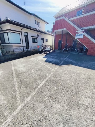 【上尾市愛宕のアパートの駐車場】