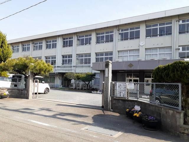 【シェラの小学校】