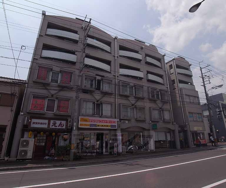 【京都市右京区梅津南上田町のマンションの建物外観】