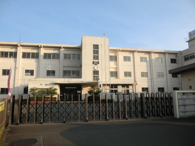 【掛川市宮脇のアパートの小学校】