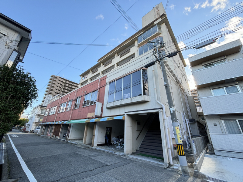 【明石市野々上のマンションの建物外観】