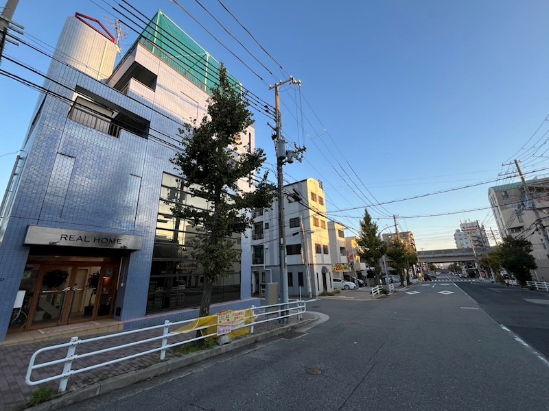 【神戸市灘区鹿ノ下通のマンションの建物外観】