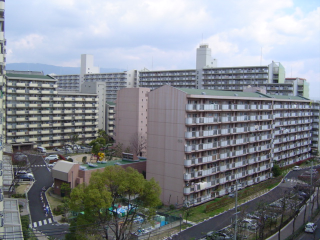 神戸市中央区港島中町のマンションの建物外観