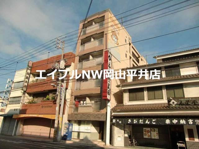 岡山市中区中納言町のマンションの建物外観