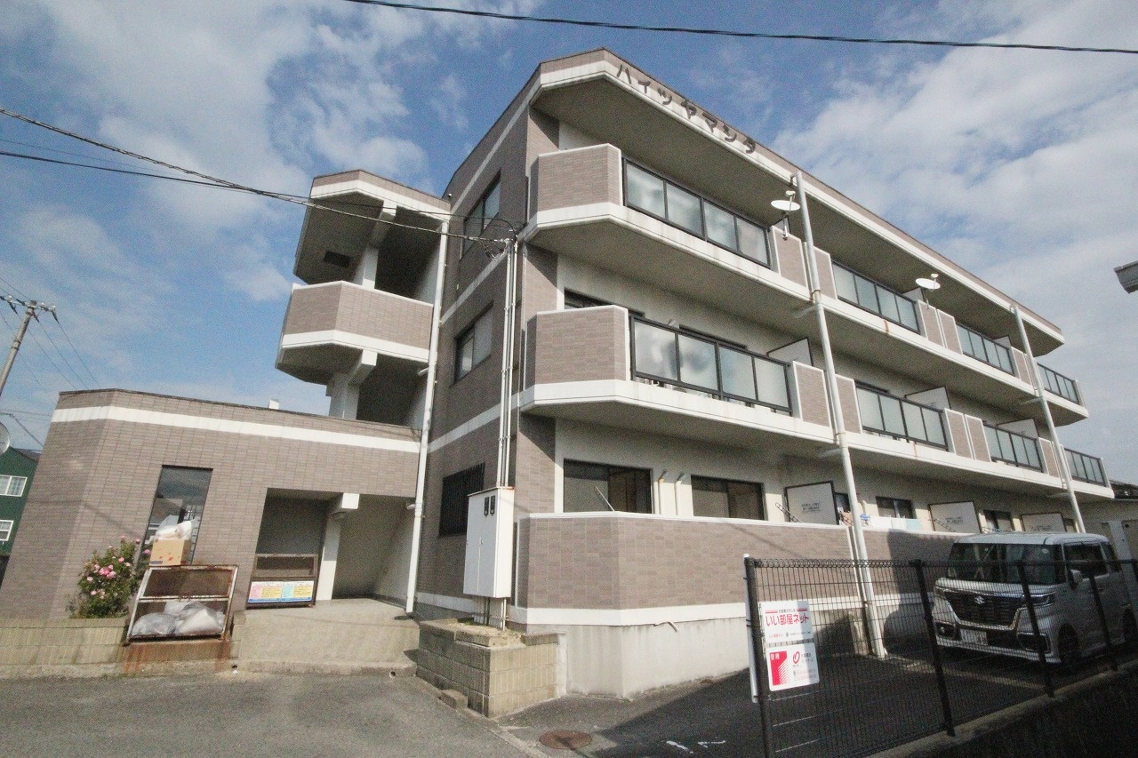 【高松市国分寺町新居のアパートの建物外観】