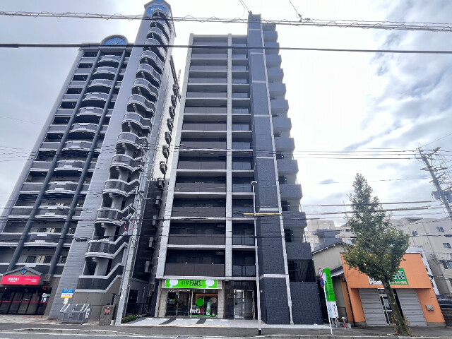 【北九州市小倉北区片野のマンションの建物外観】