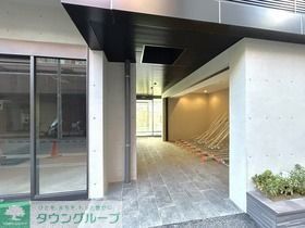 【三鷹市上連雀のマンションのエントランス】