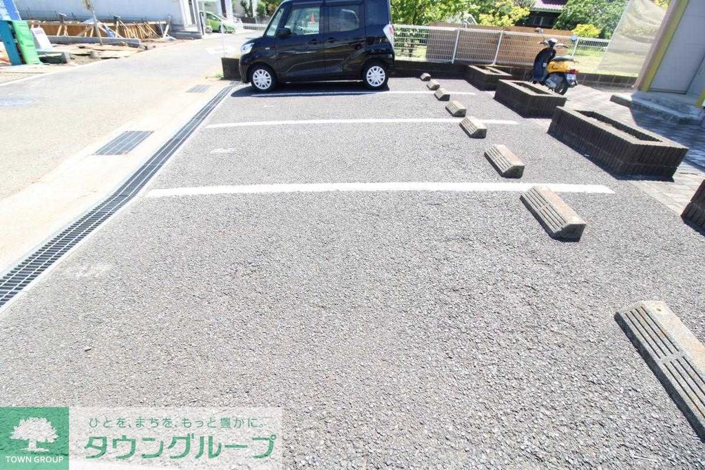 【茅ヶ崎市平太夫新田のアパートの駐車場】