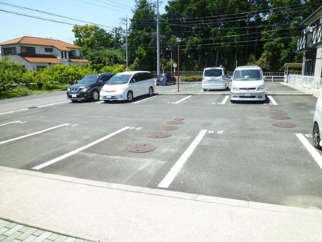 【ウィステリア東宮の駐車場】