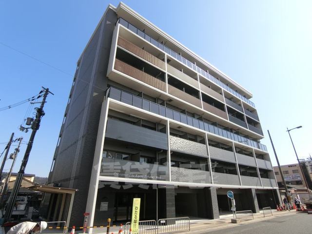 【京都市南区東九条宇賀辺町のマンションの建物外観】