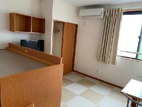 居室・リビング　二面クローゼットがあり収納力抜群です