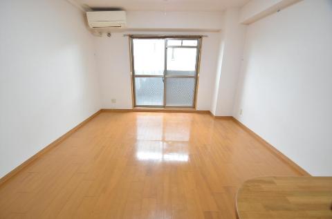 居室・リビング　室内