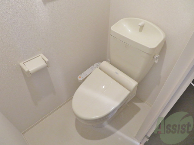 トイレ　トイレはこちらです。十分な広さがございますね