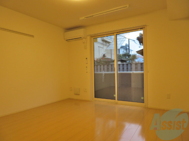 居室・リビング　陽当たり良く、十分に広さのあるお部屋となっております