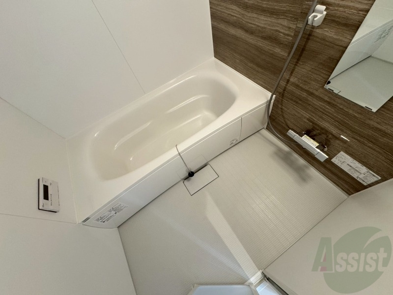 バス・シャワールーム　お風呂です。広々したバスでゆっくりくつろげます。