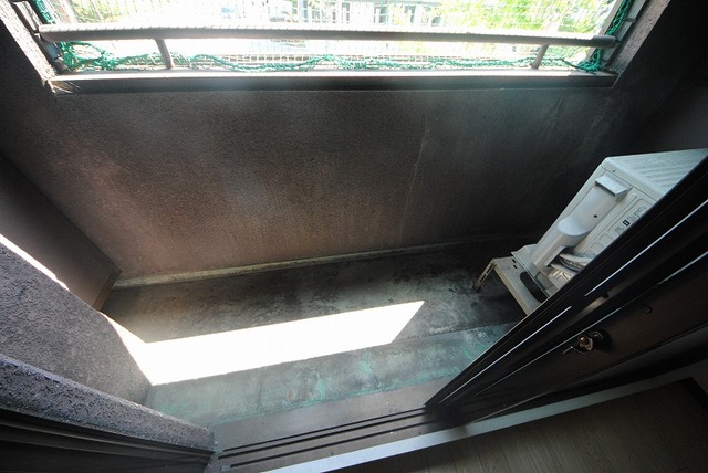 バルコニー　写真は２０２号室