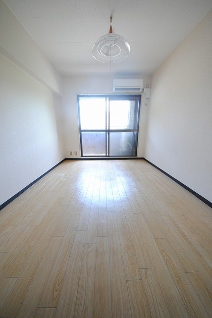 居室・リビング　写真は２０２号室