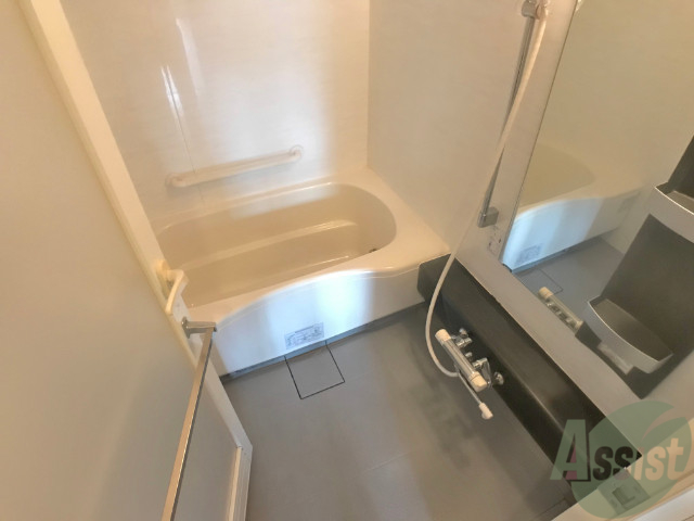 バス・シャワールーム　浴槽があるので、疲れた時はゆっくりと湯船につかりましょう。