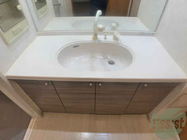 洗面設備　洗面台は人気の独立タイプです。使いやすいですよね。