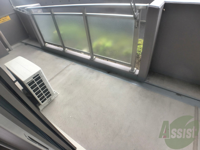 バルコニー　バルコニーも広く、日当たりも良さそうで、使いやすそうですね