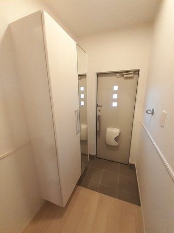 玄関　シューズボックス付きの玄関です☆