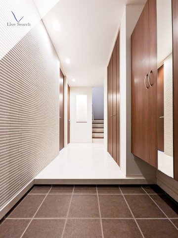 玄関　類似別物件の写真です