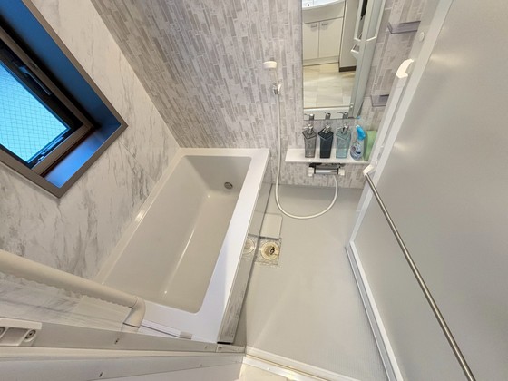 バス・シャワールーム　※別部屋の写真です