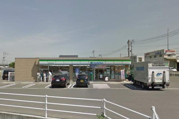 コンビニ　ファミリーマート（コンビニ）まで590m