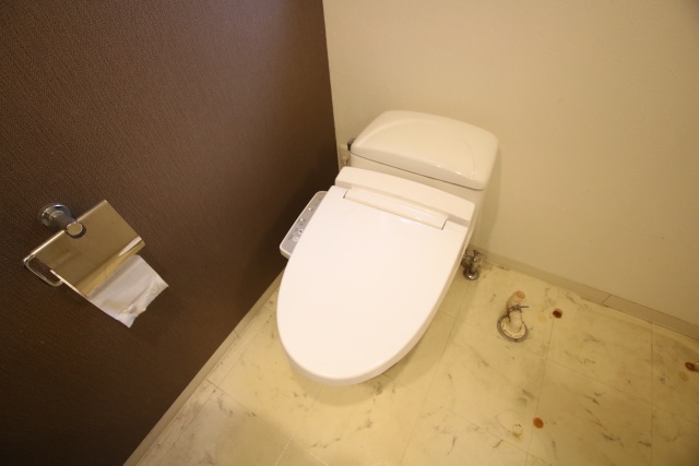 トイレ　※別室の参考写真の為、現況優先です。