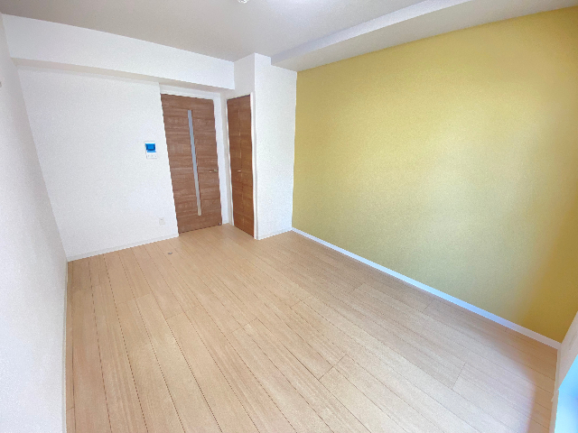 居室・リビング　約８．６帖の洋室です。