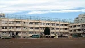 小学校　目黒区立中目黒小学校（小学校）まで744m