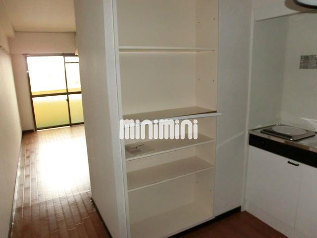 その他　キッチン横に収納もあります