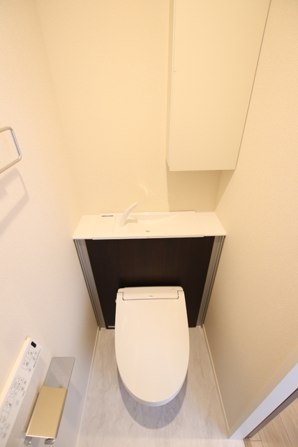 トイレ　温水洗浄便座機能付きのトイレ