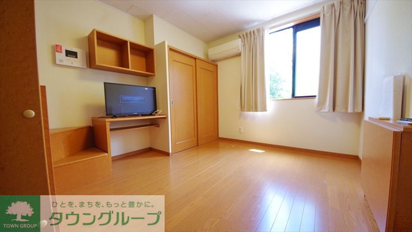 レオパレスエーレIIIの居間写真