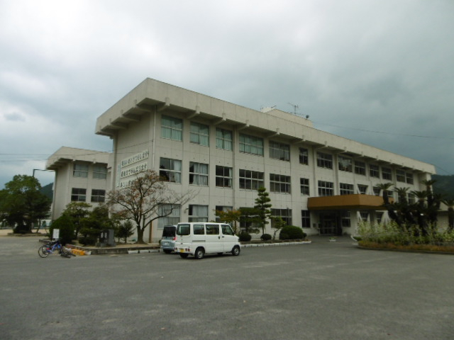 小学校　新居浜市立惣開小学校（小学校）まで625m