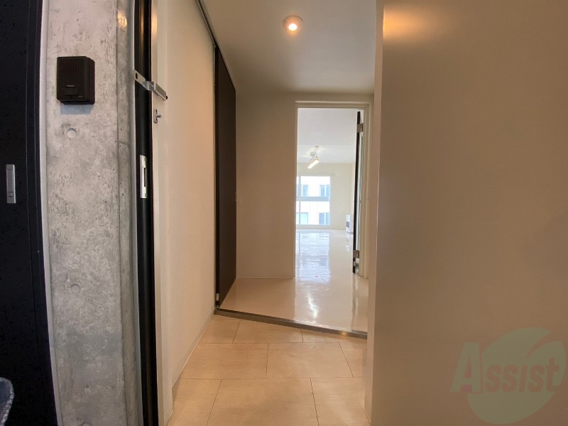 玄関　玄関の様子です。明るい印象ですね。気分もあがりそう。