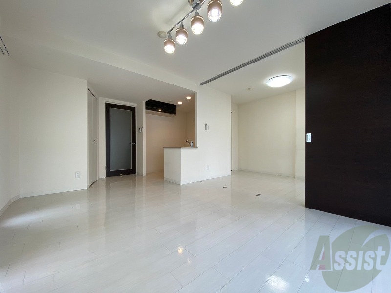 居室・リビング　広くてキレイなお部屋が広がっていて、充実した生活が送れそう。