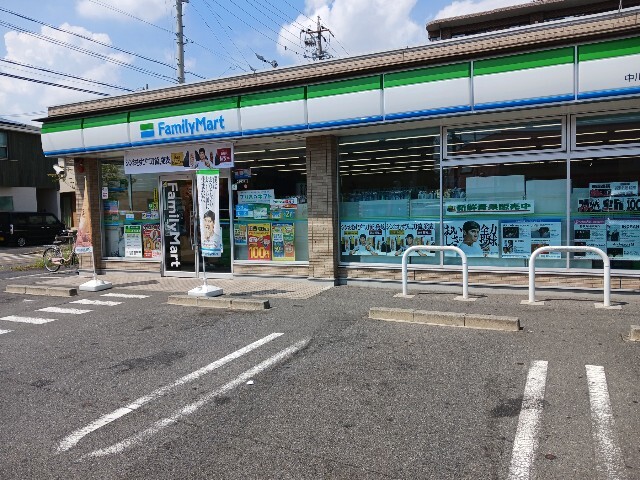 コンビニ　ファミリーマート（コンビニ）まで300m