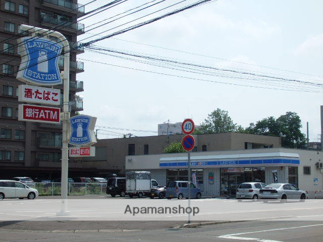 コンビニ　ローソン（コンビニ）まで303m