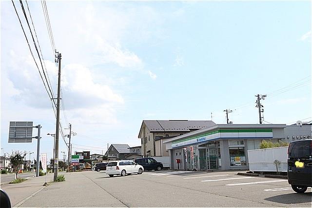 コンビニ　ファミリーマート飯島中央店（コンビニ）まで400m