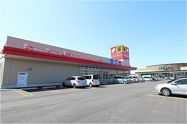 ドラックストア　サンドラッグ土崎自衛隊通店（ドラッグストア）まで1500m