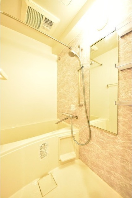 バス・シャワールーム　嬉しい浴室乾燥機付きです♪