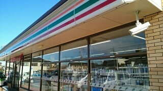 コンビニ　セブンイレブン（コンビニ）まで300m