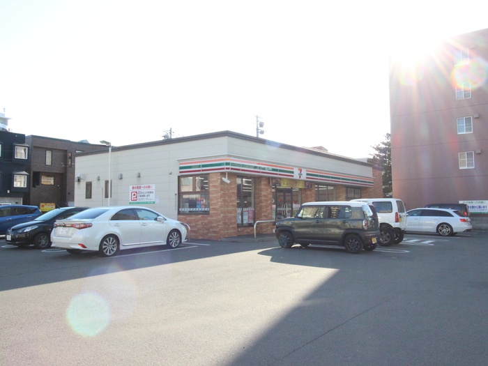 コンビニ　セブンイレブン平岸3条店（コンビニ）まで170m
