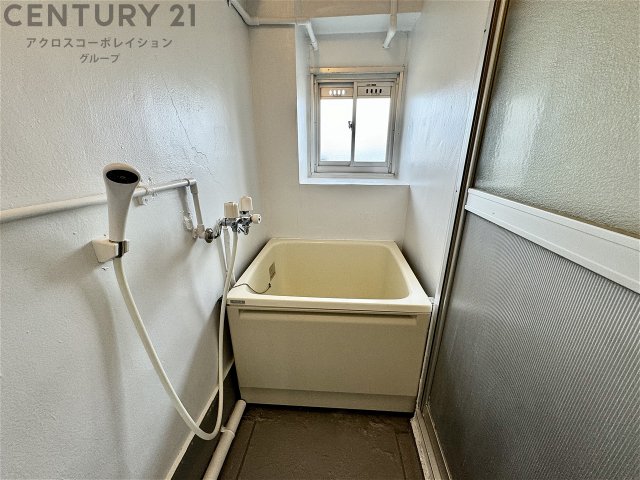 バス・シャワールーム　窓付きで換気に便利♪