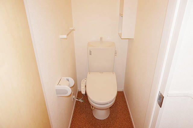 トイレ　温水洗浄便座