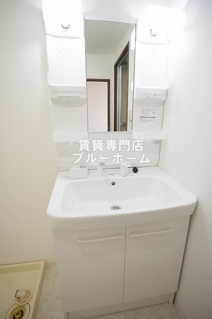 洗面設備　キレイな独立洗面台あります！